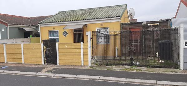 House For Sale in Manenberg, Cape Town
